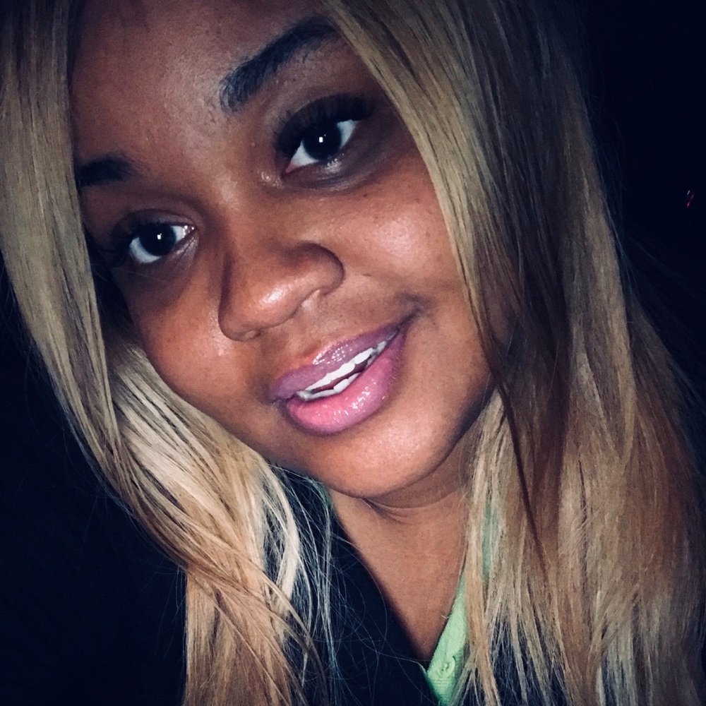 Meet your Posher, Adrienne